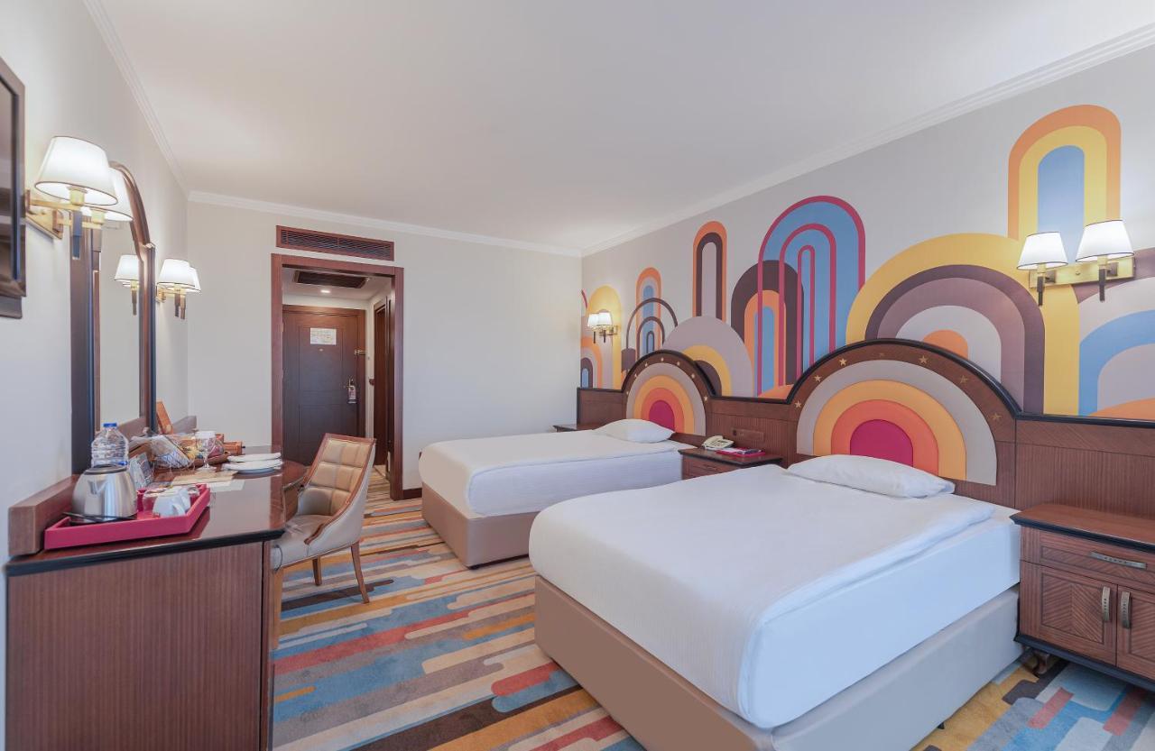 Megasaray Westbeach アンタルヤ エクステリア 写真 A room at the hotel