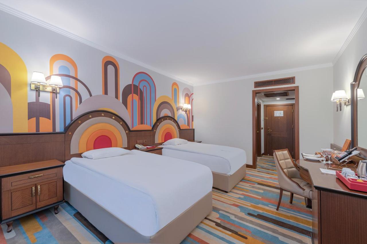 Megasaray Westbeach アンタルヤ エクステリア 写真 A room at the hotel