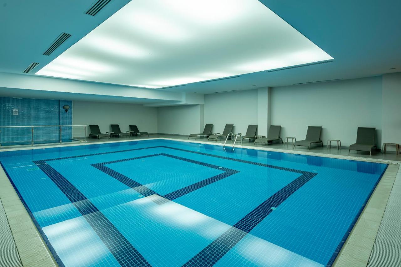 Megasaray Westbeach アンタルヤ エクステリア 写真 The swimming pool at the hotel