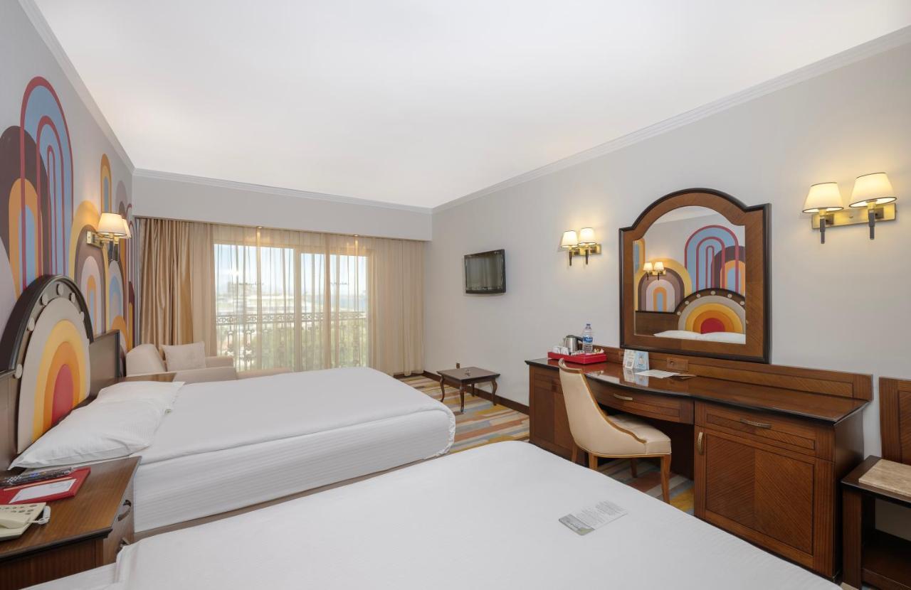 Megasaray Westbeach アンタルヤ エクステリア 写真 A room at the hotel