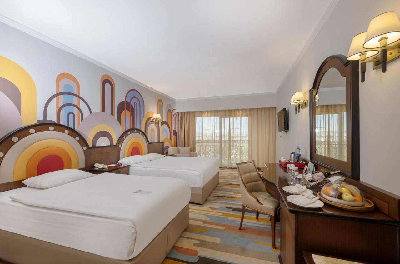 Megasaray Westbeach アンタルヤ エクステリア 写真 A room at the hotel