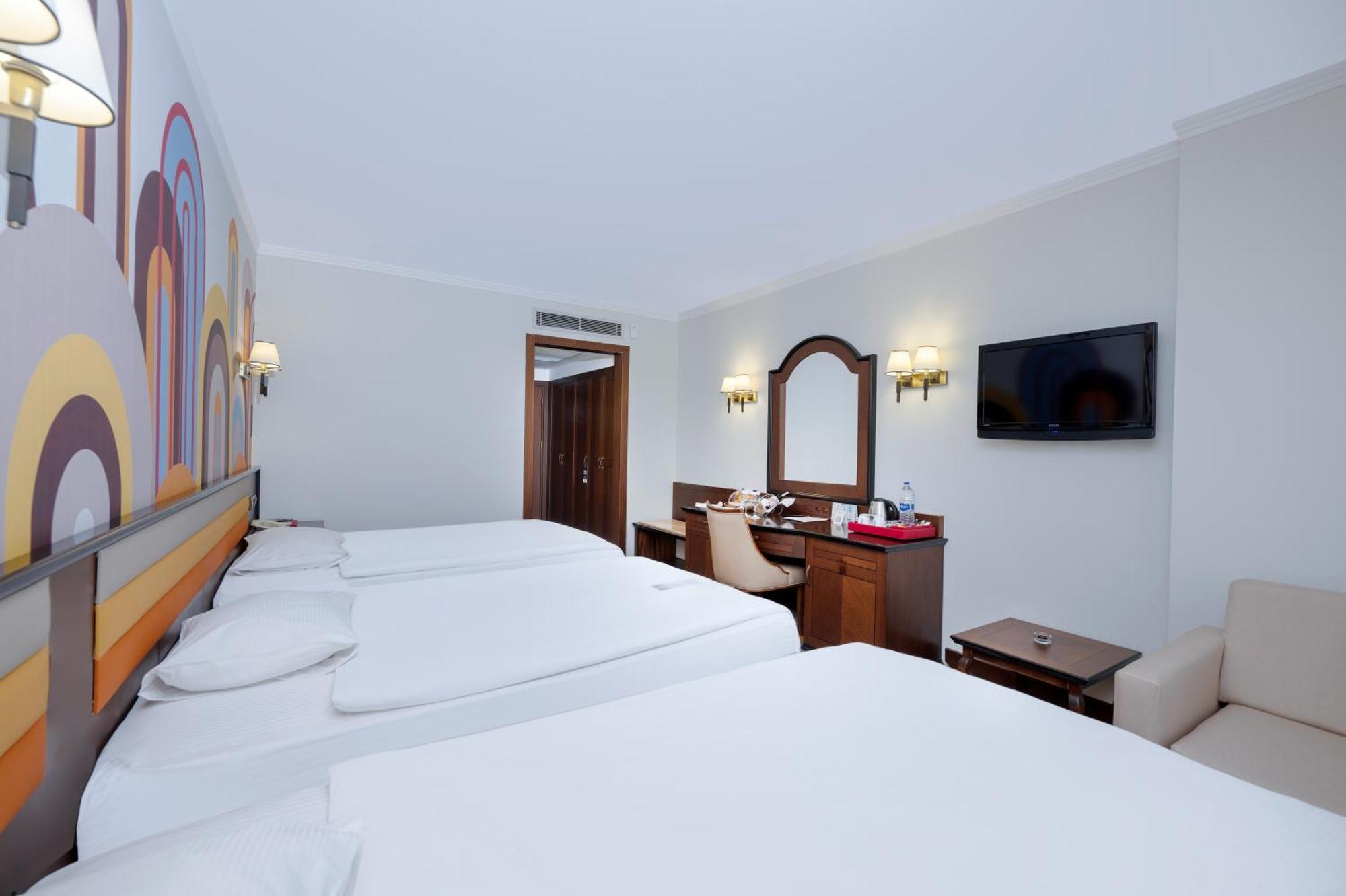 Megasaray Westbeach アンタルヤ エクステリア 写真 A room at the hotel