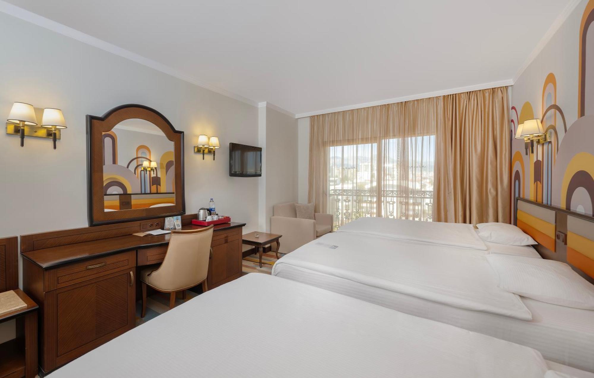 Megasaray Westbeach アンタルヤ エクステリア 写真 A room at the hotel