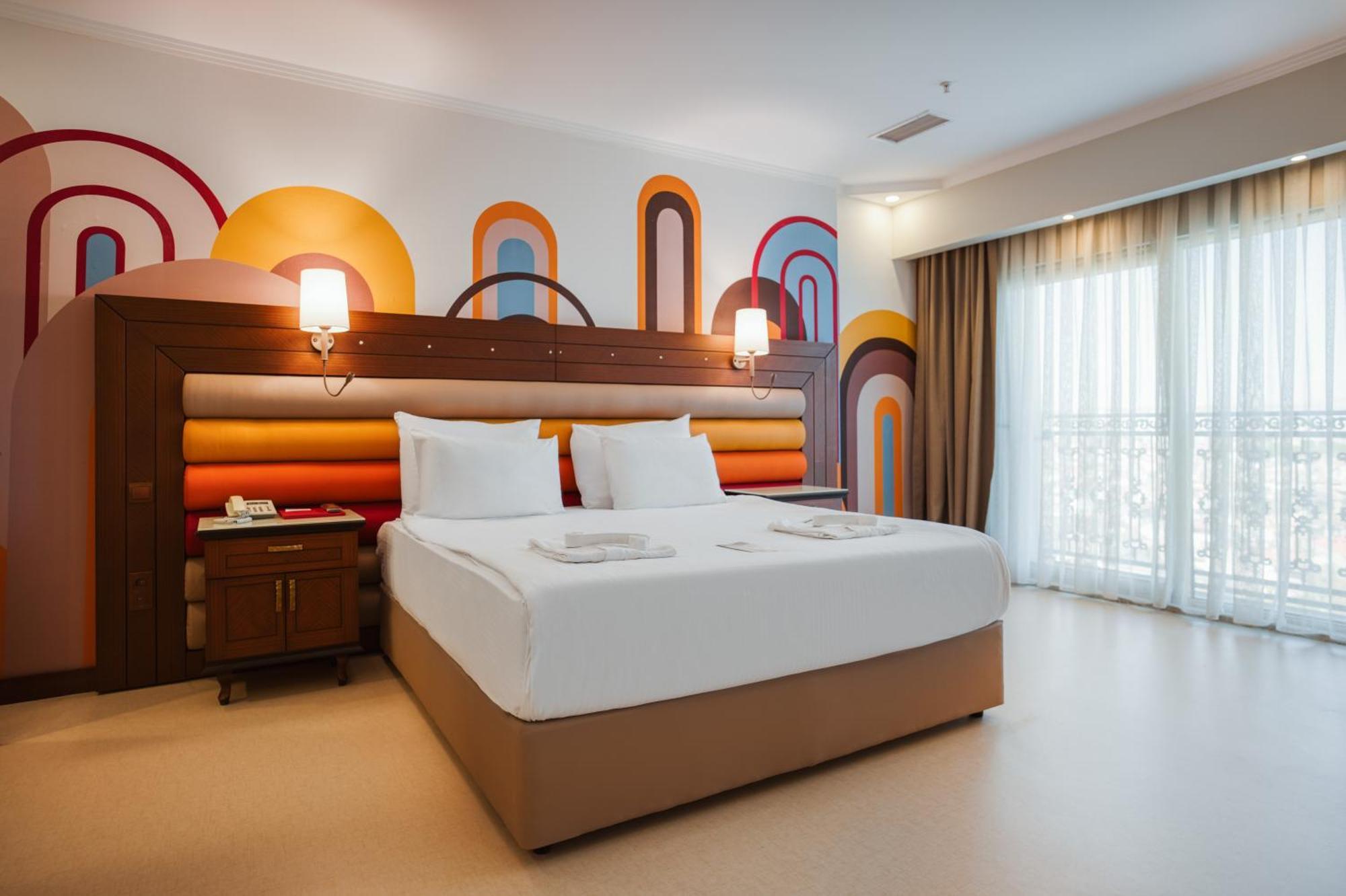Megasaray Westbeach アンタルヤ エクステリア 写真 A bedroom at the hotel